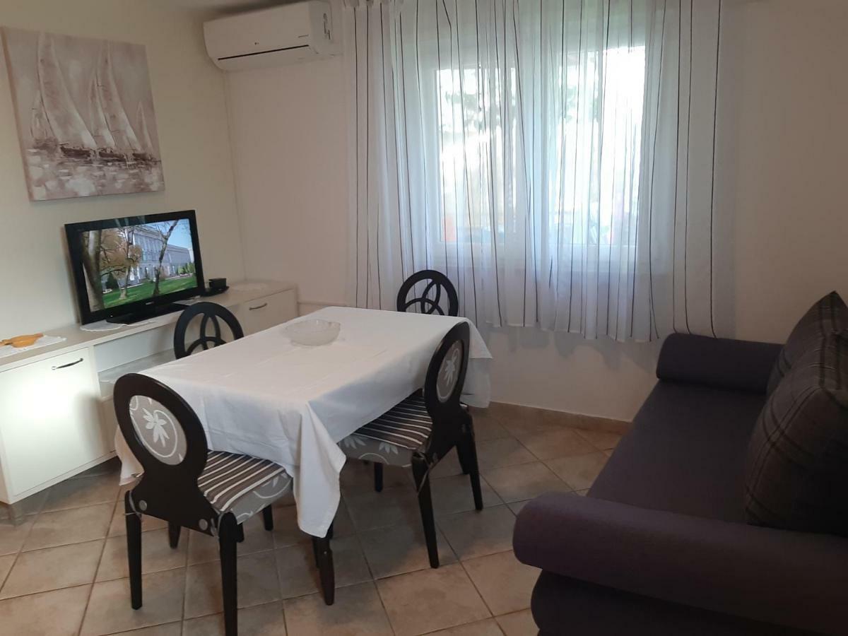 Jelaska Apartment Марина Экстерьер фото